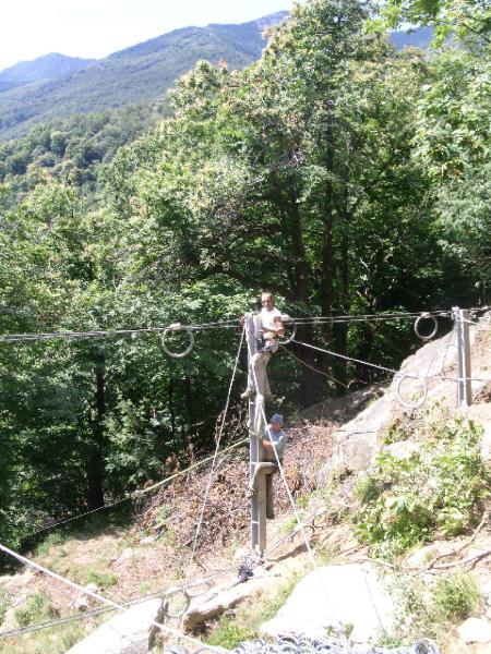 [Paramassi protezione abitato briglia in alveo]