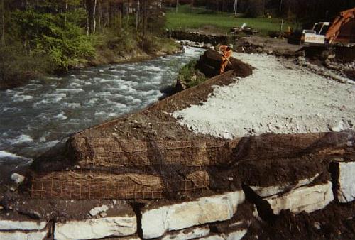 [Terra Rinforzata con geogriglia in poliestere]
