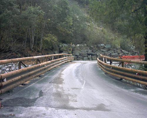 [Barriera in legno acciaio H2 bordo ponte]