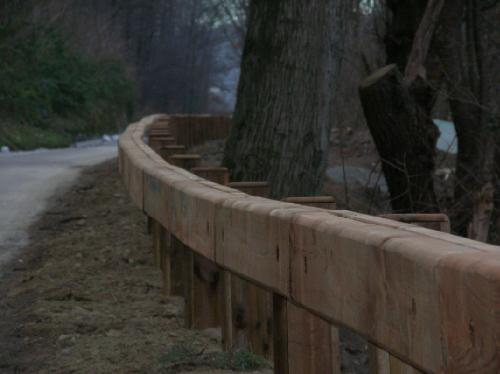 [Barriera in legno acciaio omologata]