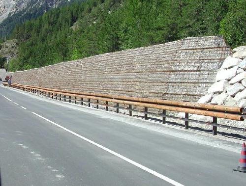 [Barriera in legno acciaio omologata]