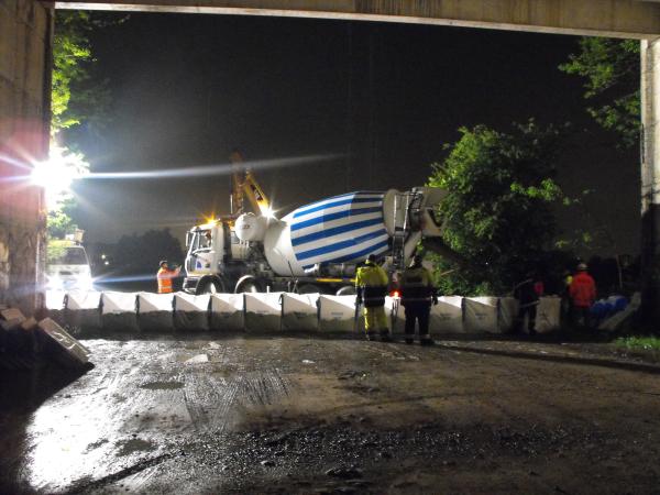 [barriere antinondazione esondazione alluvione big bag]