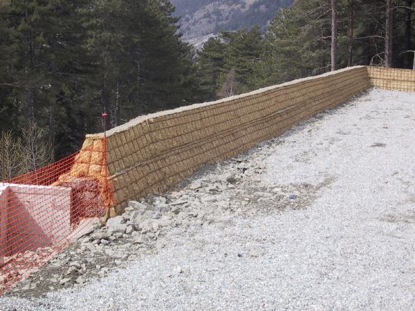 [Terra Armata con geogriglia terre e rocce da scavo ]